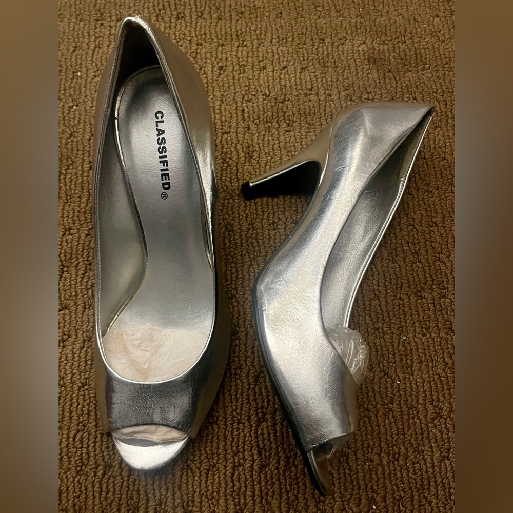Classified Silver Heels with Pointed Toe